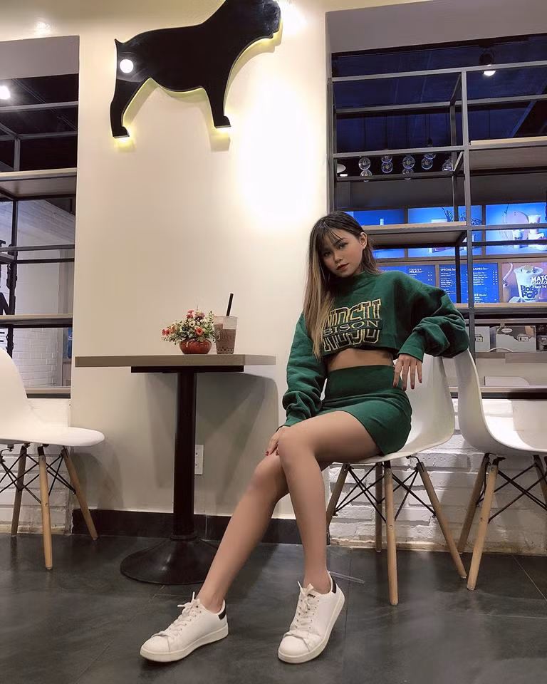 Ngoài tập gym mỗi ngày, Kiều Duyên còn kết hợp thêm bộ môn bơi lội và cầu lông. 10X Đồng Nai dành thời gian đi bơi vào sáng sớm và đánh cầu lông vào những ngày cuối tuần. Sau bao nỗ lực, cuối cùng Duyên cũng có được cơ thể đẹp như mong muốn và cô nàng bắt đầu làm mẫu ảnh, nhận quảng cáo sản phẩm.