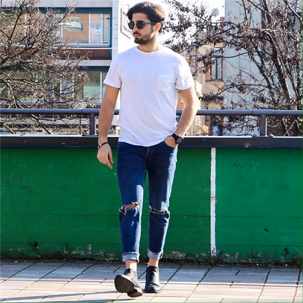 Đôi mắt sâu hút, chiếc mũi cao – thẳng, đôi môi quyến rũ, còn chưa kể tới bộ râu quai nón nam tính đã giúp đệ nhất mỹ nam Italia tôn thêm sức thu hút của mình.