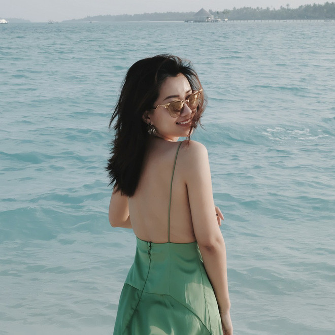 Sở hữu thân hình nóng bỏng, hấp dẫn khiến nữ MC Quỳnh Chi trông chẳng khác gì những cô gái chỉ mới đôi mươi.