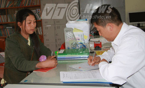 Ban tư pháp xã Lóng Luông chỉ cấp giấy đăng ký kết hôn cho những trường hợp đủ tuổi .