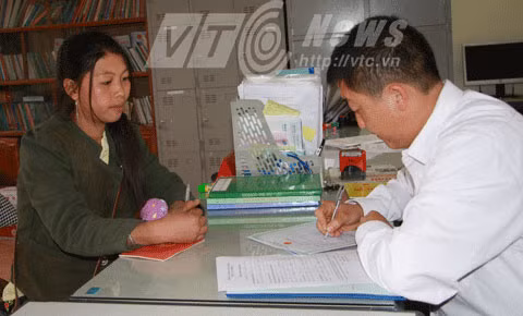 Ban tư pháp xã Lóng Luông chỉ cấp giấy đăng ký kết hôn cho những trường hợp đủ tuổi .