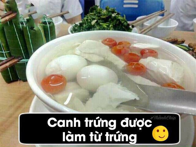 Không thể tả thực hơn với nồi canh trứng được các chị em nấu trong bữa ăn.