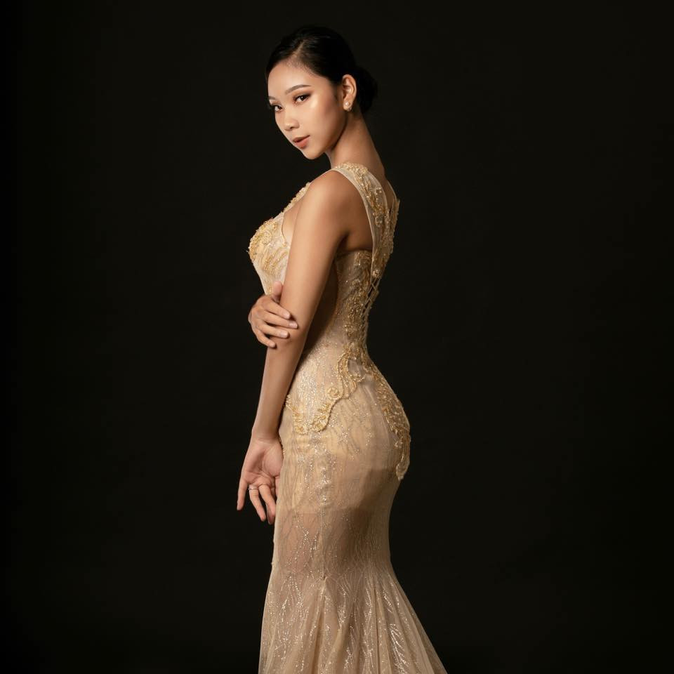 Với tính tình năng động, Khánh Linh là thành viên tích cực trong các hoạt động của trường Cao đẳng Nghệ thuật Hà Nội.