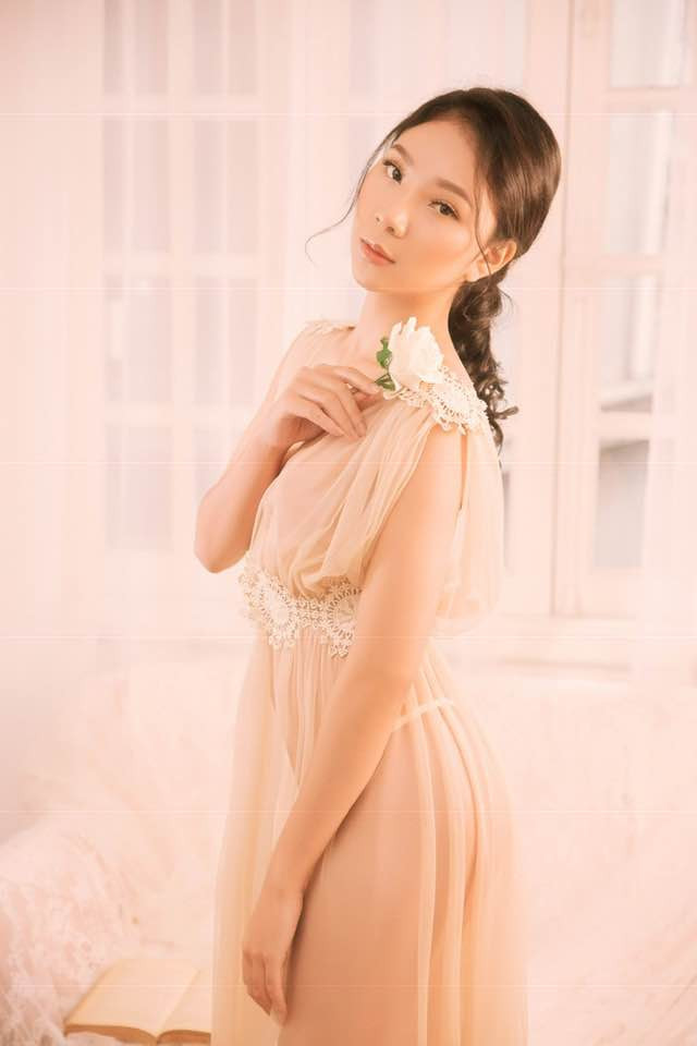 Khánh Linh tên đầy đủ là Nguyễn Khánh Linh sinh năm 2000, hiện cô nàng này là sinh viên trường Cao đẳng Nghệ thuật Hà Nội khoa Múa.