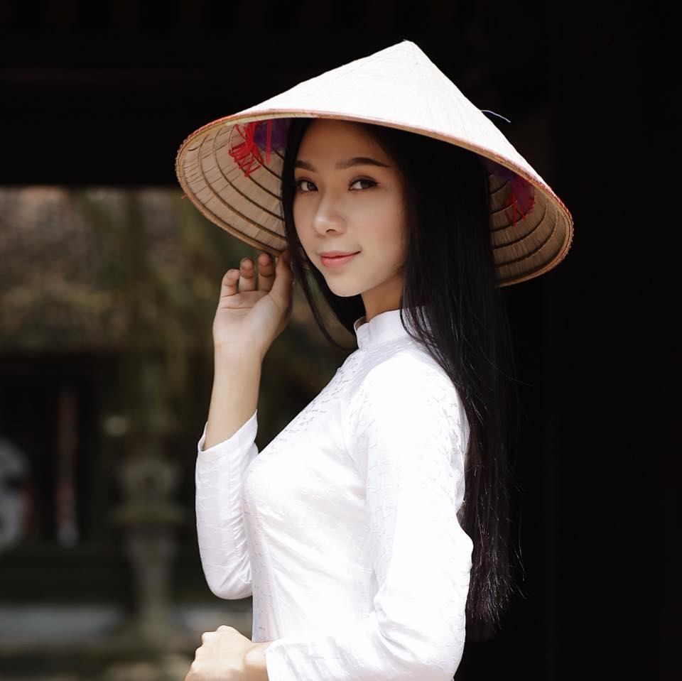 Đến với môn nghệ thuật múa cũng mang đến cho Khánh Linh nhiều cơ hội đi tới nhiều nước trên thế giới để giao lưu, truyền bá nghệ thuật múa dân gian Việt Nam với bạn bè quốc tế.