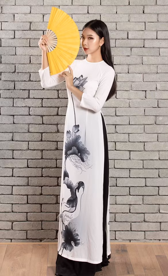 Năm 2018, Khánh Linh cũng là 1 trong số ít sinh viên của các trường Đại học trên địa bàn Hà Nội có cơ hội ra đảo Trường Sa giao lưu với các chiến sĩ công tác tại đảo.