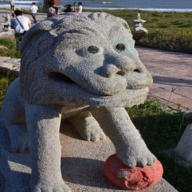 Bên dưới những bức ảnh chú sư tử đá hài hước, dân mạng cũng chia sẻ những bức ảnh khác liên quan đến con vật tâm linh này mà chỉ nhìn thôi là mọi người đã phải ôm bụng cười