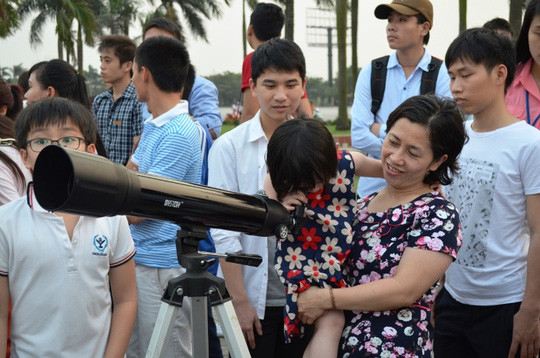 Để có một kính thiên văn tự chế có thể theo dõi tốt hiện tượng thiên nhiên này, các bạn sinh viên phải mất khoảng 3 tháng để hoàn thiện.