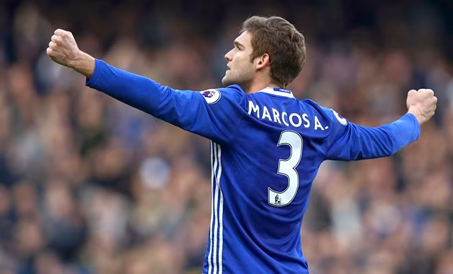 Hậu vệ Marcos Alonso là mục tiêu mà Barca muốn đem về Camp Nou thay thế Gerard Pique.