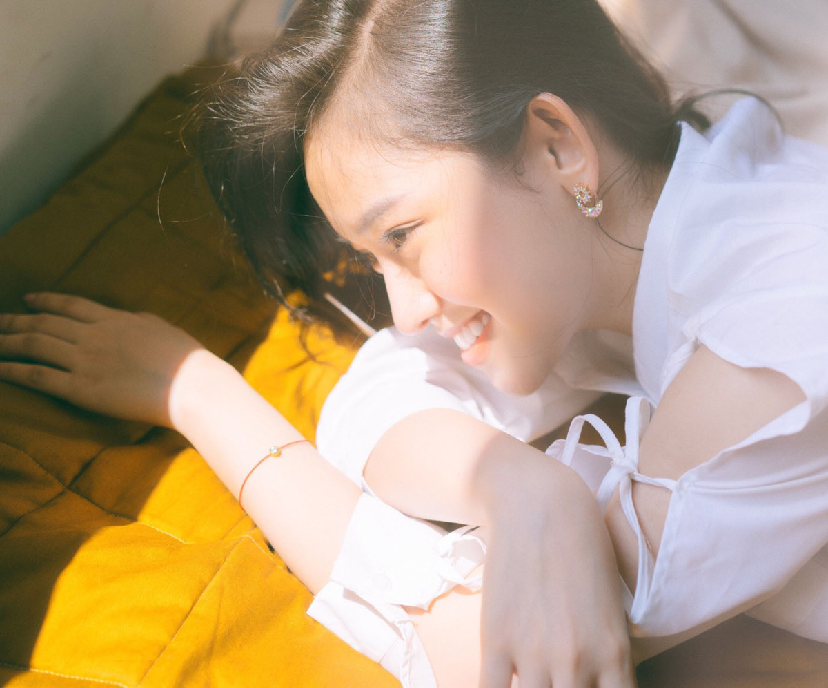 Nhiều dân mạng còn tự hỏi nhau rằng: " Liệu sau 3 năm kể từ ngày "nổi tiếng", có phải Thúy Vi đã bắt đầu chán ngán với sự chú ý này và muốn trở về làm một cô gái bình thường như xưa?".