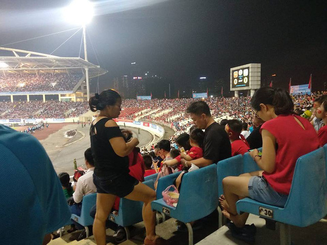 Hinh anh dac biet tren khan dai tran U23 Viet Nam - U23 Uzbekistan vua ket thuc