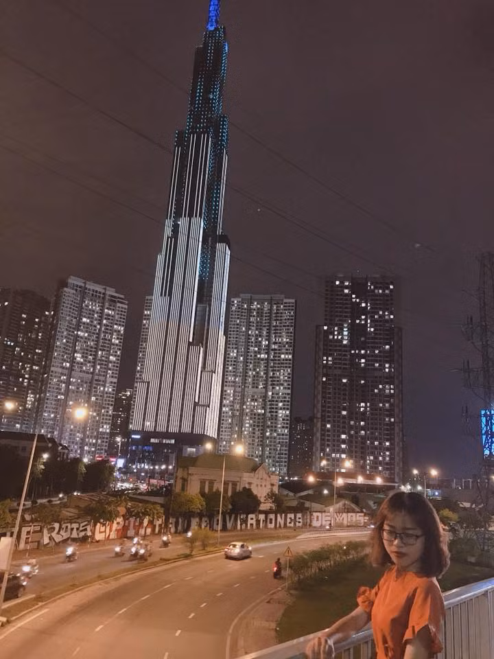The Landmark 81 như một điểm mốc để các bạn trẻ định hướng trong thành phố có chằng chịt những con đường.