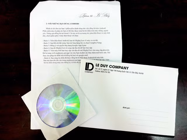 Nghi chong ngoai tinh, vo mua chip nghe len, nao ngo dinh chuyen nay