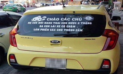 Vo co em be lien dan dong thong bao khien ai cung mim cuoi