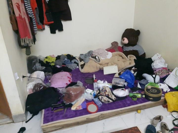 Sau khi những hình ảnh về căn phòng nữ sinh ở bẩn được đăng tải đã nhanh chóng thu hút sự chú ý từ dân mạng và cũng là dịp để họ "khoe" ảnh mình chụp được khi vô tình đến phòng của bạn mình chơi hay thậm chí là trở về phòng sau 1 thời gian đi vắng.