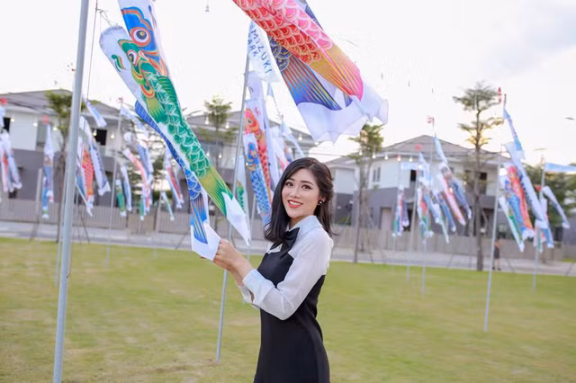 Còn chờ gì nữa, các bạn trẻ Sài thành chuẩn bị “quần là áo lượt” đến với cánh đồng cá Koi Mizuki để mang về những bức ảnh xinh lung linh thôi.