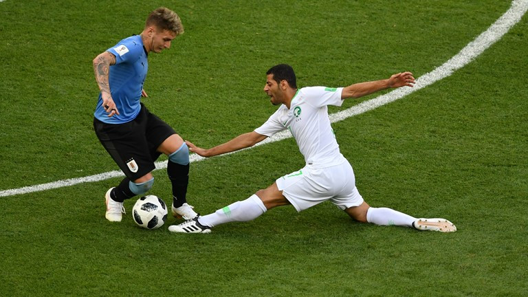 Bàn thắng của Suarez khiến trận đấu trở nên nóng hơn, các cầu thủ Ả Rập Xê-út rơi vào thế chẳng còn gì để mất, họ lao lên phía trước vào tạo ra được nhiều cơ hội về phía khung thành của thủ môn Muslera. Còn với Uruguay, họ có phần thi đấu chùng xuống và tập trung cho mặt trận phòng ngự.