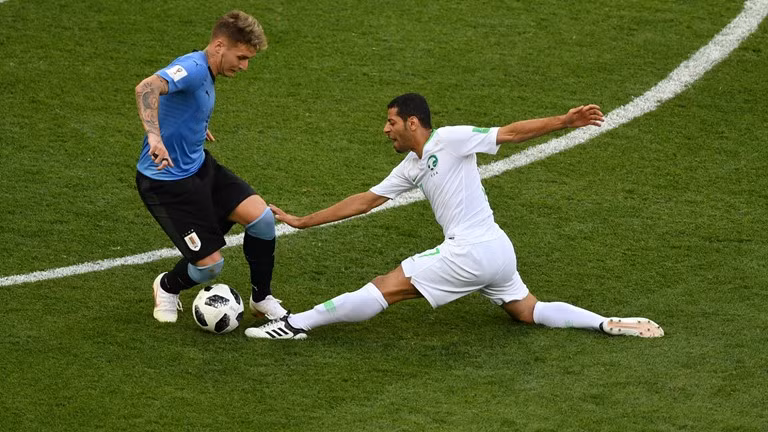 Bàn thắng của Suarez khiến trận đấu trở nên nóng hơn, các cầu thủ Ả Rập Xê-út rơi vào thế chẳng còn gì để mất, họ lao lên phía trước vào tạo ra được nhiều cơ hội về phía khung thành của thủ môn Muslera. Còn với Uruguay, họ có phần thi đấu chùng xuống và tập trung cho mặt trận phòng ngự.