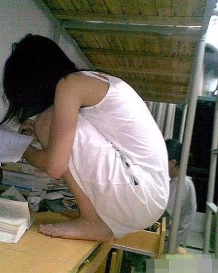 Nếu chứng kiến những cảnh tượng này, nhiều ông bố bà mẹ chắc hẳn sẽ phải cân nhắc về nơi ăn chốn ở cũng như có biện pháp quản lý con cái chặt chẽ hơn. Ảnh: Sina, Mop...