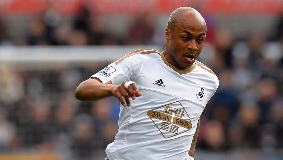 Andre Ayew là ngôi sao hàng đầu của Swansea sinh ra tại Seclin, Pháp. Nhưng chơi bóng cho U20 Ghana trước khi được đội tuyển này chính thức triệu tập vào năm 2007.