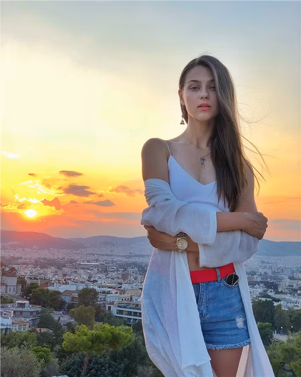 Trung Anh sau đó đã kết nối với Olga và gửi đến cô những thông điệp tích cực từ mạng xã hội. Các trang cá nhân của Olga như: facebook, Instagram cũng nhanh chóng nhận lượng tương tác nhiều hơn ngày thường.