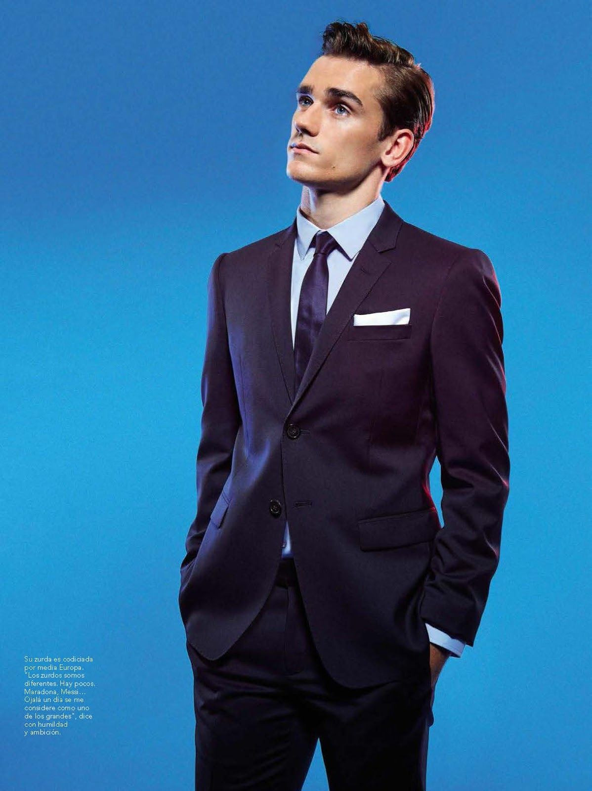 Mở đầu cho danh sách những nam thần tại World Cup 2018 năm nay đó là tiền đạo người Pháp - Antoine Griezmann. Được biết, Griezmann là một fan cứng của danh thủ David Beckham, không ngạc nhiên khi anh và Beckham có rất nhiều điểm chung: đá bóng hay, mang áo số 7 và cùng đẹp trai.