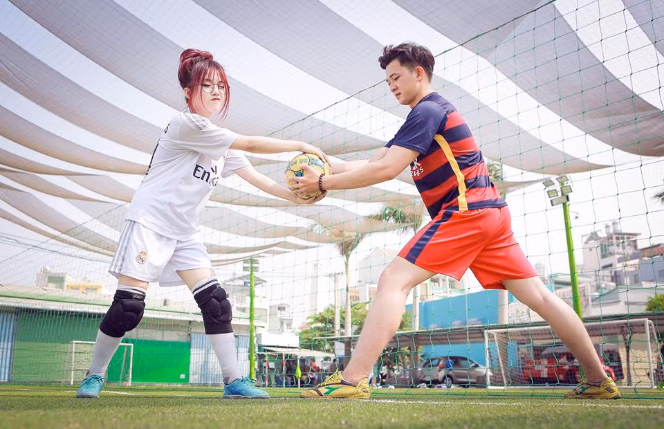 Cap doi trai xinh, gai dep ham nong dai chien sieu kinh dien