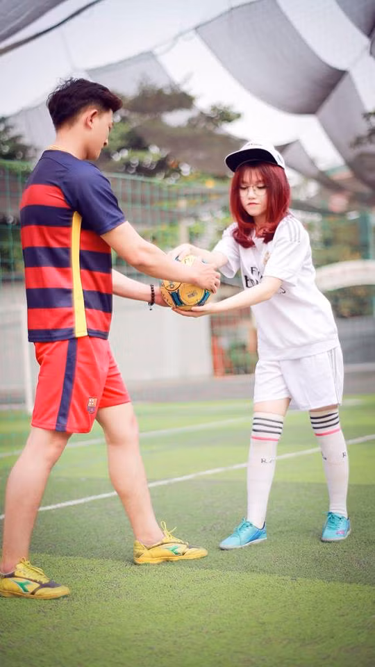 Chia sẻ về bộ ảnh mới của mình, Thùy Dung nói: "Mình thực hiện bộ ảnh này không có mục đích gì khác đó là cổ vũ trận đấu được nhiều người theo dõi nhất hành tinh....