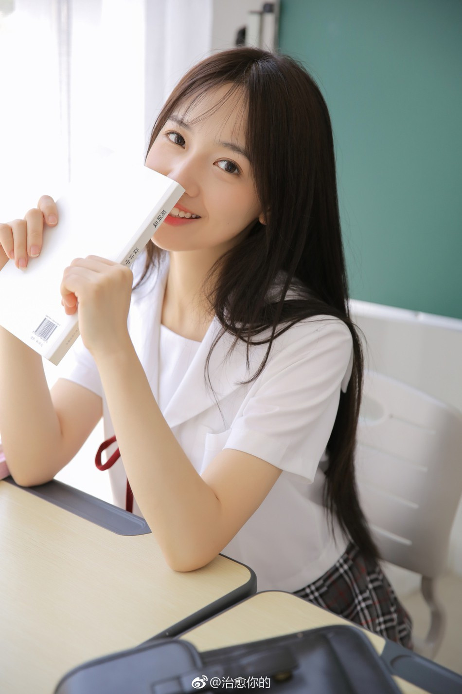 Ngôi trường mà Chính Uy theo học là một trường đại học quốc lập hàng đầu của Trung Quốc trong lĩnh vực điện ảnh