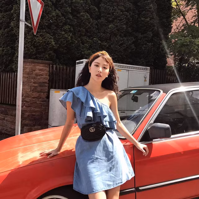 Trong tạp chí, có thể thấy Quỳnh Anh Shyn vô cùng dễ thương với mái tóc dài và phong cách ăn mặc đậm chất Nhật Bản. Cô nàng trông như một nàng công chúa đích thực.