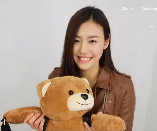 Không chỉ khiến NHM bơi lội phải nhớ mặt và tỏ ra ngưỡng mộ thì cô gái trẻ tuổi của làng bơi lội Trung Quốc còn được biết đến bởi khuôn mặt ưa nhìn và thân hình săn chắc của mình.