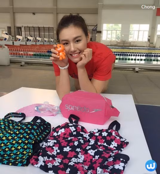 Thông thường các nữ vận động viên bơi lội khác đều sở hữu vẻ đẹp vạm vỡ và phát đi tất cả sự mềm mại và uyển chuyển của nữ giới nhưng ở Liu Xiang thì không vậy. Nữ kình ngư xinh đẹp này vẫn sở hữu những đường cong tuyệt vời một thân hình đẹp từng centimet.