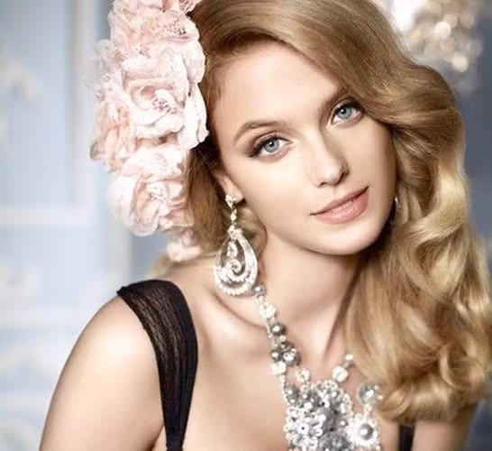 Các cô gái Canada rất thân thiện, dễ giao tiếp, và thích khen lẫn nhau. Nếu thấy cô bạn của mình có nước hoa mới hấp dẫn, họ chắc chắn sẽ khen và cho cô ấy biết.