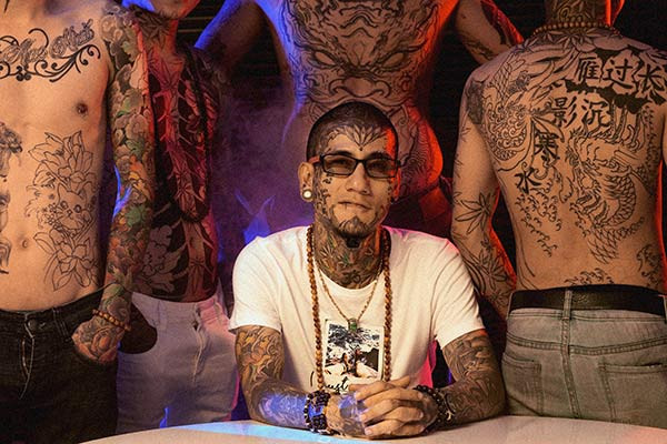 Bộ ảnh này mang tên Color Ink Life, được thực hiện trên ý tưởng những hình xăm đầy màu sắc của các thợ xăm.