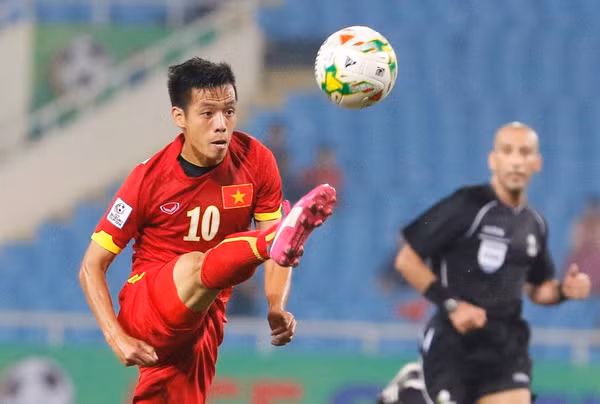 Xo nga trong tai, Van Quyet bi loai khoi DT Viet Nam-Hinh-2