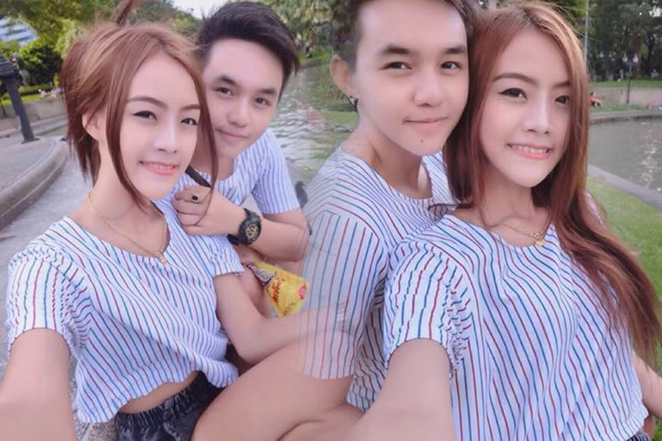 Ít ai biết Sirima là một chàng trai chuyển giới, chuyện tình của họ ngay từ ban đầu đã gây chú ý với dân mạng và đây cũng được xem như một trong những câu chuyện tình yêu được truyền tay nhiều nhất.