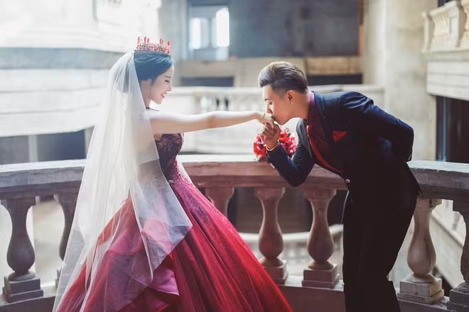 Thời gian gần đây, nhiều bạn trẻ rất chú ý tới cặp đôi trường RMIT là Nguyễn Trương Đại Vũ và Nguyễn Thị Tuyết Nhi khi họ sở hữu màn cầu hôn gây xôn xao tại một nhà hàng ở quận 1, TP HCM. Ảnh trong bài: Facebook nhân vật.