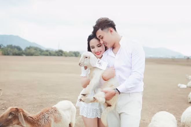 Cặp đôi Nguyễn Trương Đại Vũ, sinh năm 1995 và Nguyễn Thị Tuyết Nhi, sinh năm 1996 đều là sinh viên trường quốc tế RMIT. Sau 7 năm yêu nhau, cặp đôi này đã chuyển về sống chung một nhà.