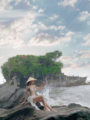 Vẻ cuốn hút của Trâm Anh khi diện đồ tắm trong chuyến du lịch Bali của mình từng được CĐM chia sẻ rộng rãi.