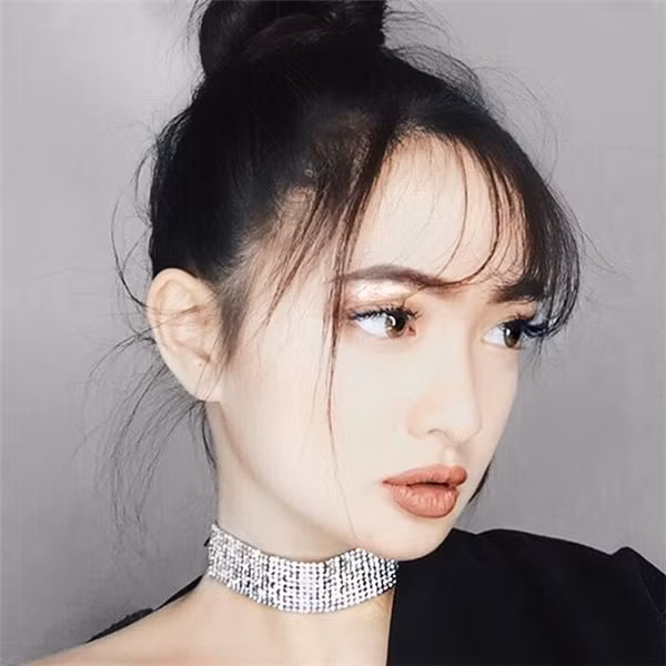 Trước đó, Kaity còn khiến nhiều người "choáng ngợp" bởi vòng 1 siêu khủng của mình. Khó ai có thể tin đây là thân hình cô gái chỉ ở tuổi 17.