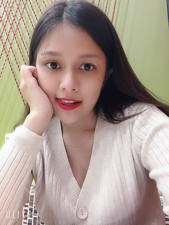 Tuy vậy, nếu có một cô giáo dạy Văn hay, giọng nói truyền cảm lại sở hữu gương mặt xinh xắn nữa chắc hẳn sẽ trở thành động lực to đùng giúp học sinh có hứng thú hơn với việc học.