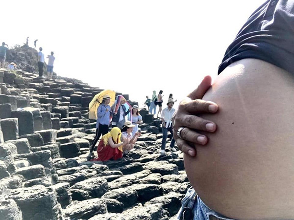 Sau khi được chia sẻ trên mạng xã hội, bộ ảnh đưa bụng bia đi khắp thế gian đã thu hút nhiều bình luận của cư dân mạng.