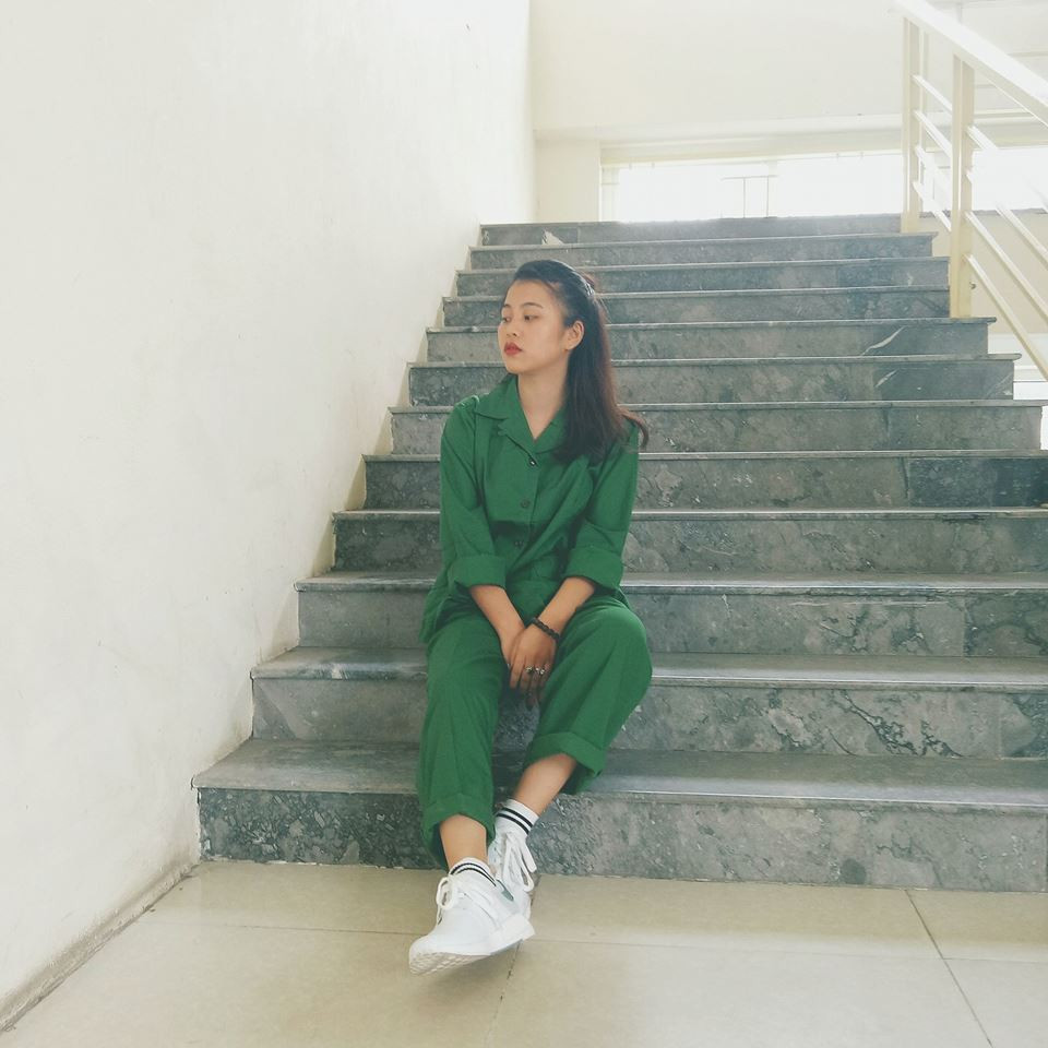 Ảnh đời thường của nữ sinh nude ở hồ sen khiến CĐM xôn xao những ngày qua.