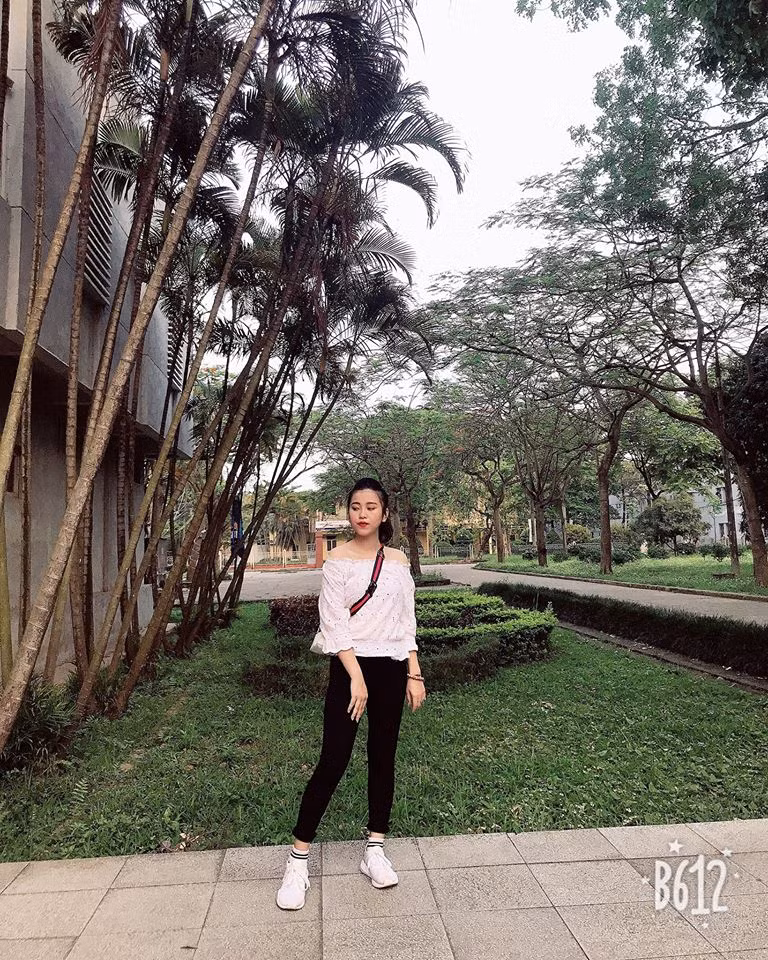 Ngoài việc là 1 người mẫu ảnh, T.H cũng là người thích tham gia các hoạt động thể thao khi cô là 1 thành viên của đội bóng đá nữ của trường.