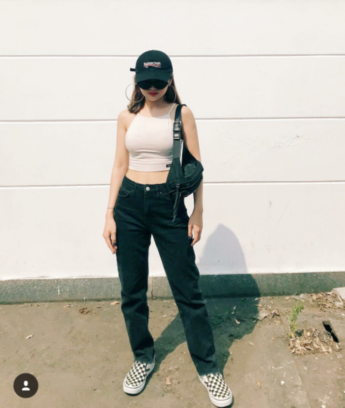 Nhiều fan của Nga Wendy đã tỏ vẻ bất ngờ khi thấy nàng hot girl nhà ta cũng có ngày chụp ảnh táo bạo đến như vậy và dường như họ chưa quen mắt với hình ảnh này nên khá tò mò.