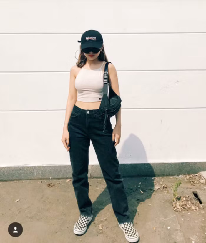 Nhiều fan của Nga Wendy đã tỏ vẻ bất ngờ khi thấy nàng hot girl nhà ta cũng có ngày chụp ảnh táo bạo đến như vậy và dường như họ chưa quen mắt với hình ảnh này nên khá tò mò.