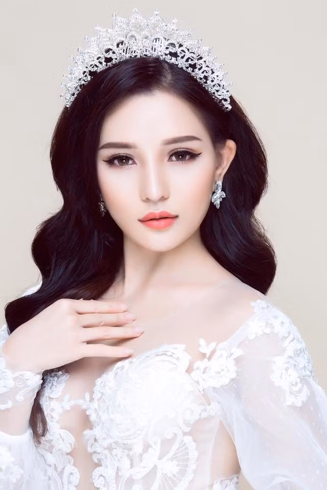 Chẳng ai còn nhận ra Mon 2K với gương mặt bầu bĩnh ngày nào mà thay vào đó là sự sưng phù và biến dạng.