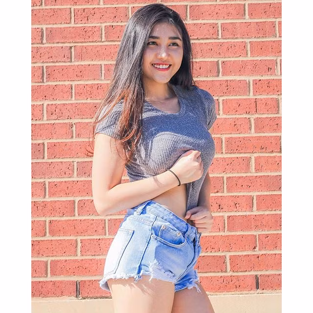 Nghieng nga voi than hinh san chac cua quy co phong gym