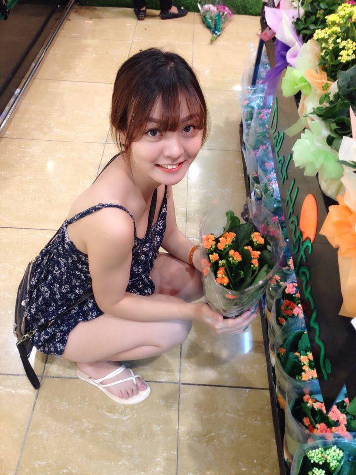 Chẳng cần cầu kì đầu tư concept hoành tráng nhưng với gương mặt đẹp, biểu cảm tốt cùng góc chụp lột tả được hết chân ý, những bức ảnh của Bảo Châu được đánh giá là thành công.