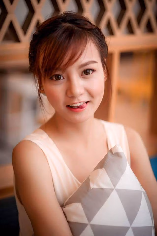 Đa phần các dân mạng đều dành những lời khen cho nhan sắc của Bảo Châu và cho rằng, cô bạn này đủ xinh rồi không cần phải cầu thêm "ngực khủng" vì nó sẽ phá vỡ đi vẻ ngoài tinh khôi của cô.